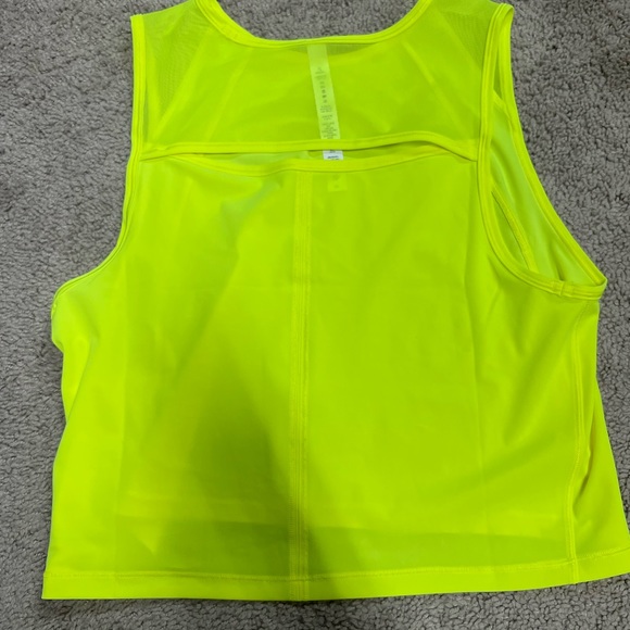 Lululemon Crop ✨NWT✨ - Picture 4 of 5